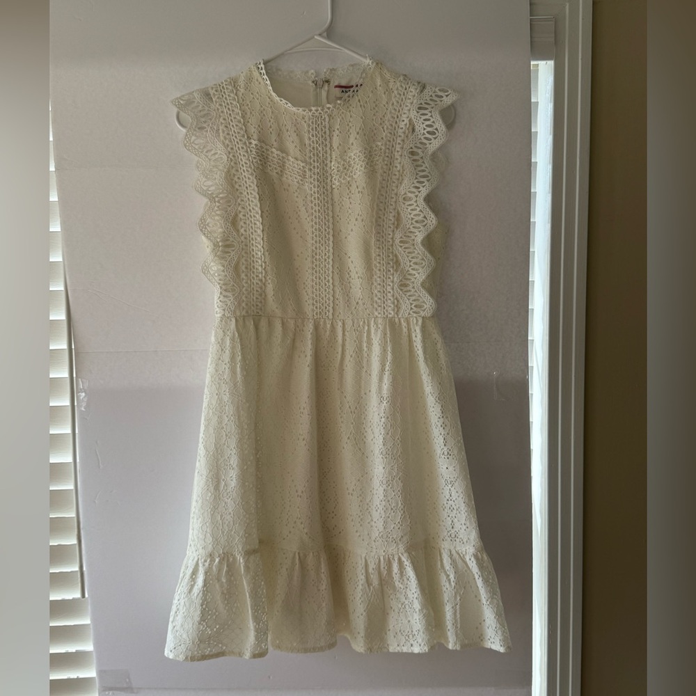 ANDREE BY UNIT Elegant Cream Top
